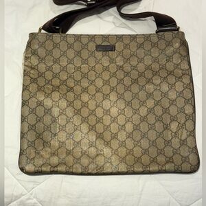 Gucci GG Supreme Messenger Bag - Crossbody